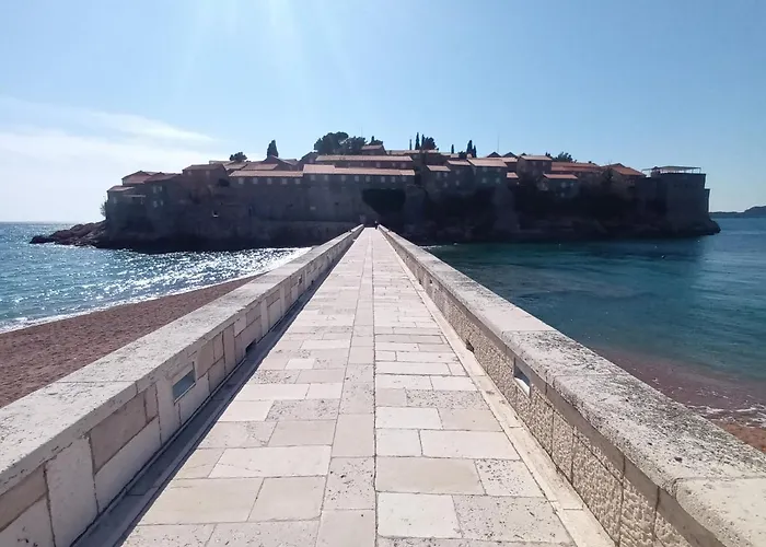 Sveti Stefan- Apartment Dora