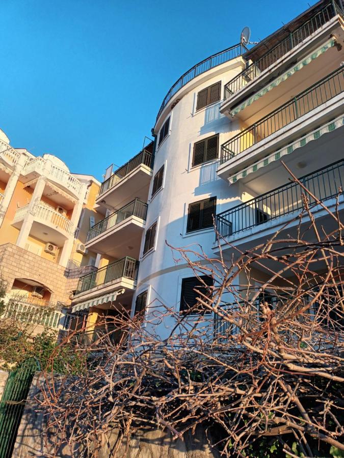 Apartment Sveti Stefan- Dora